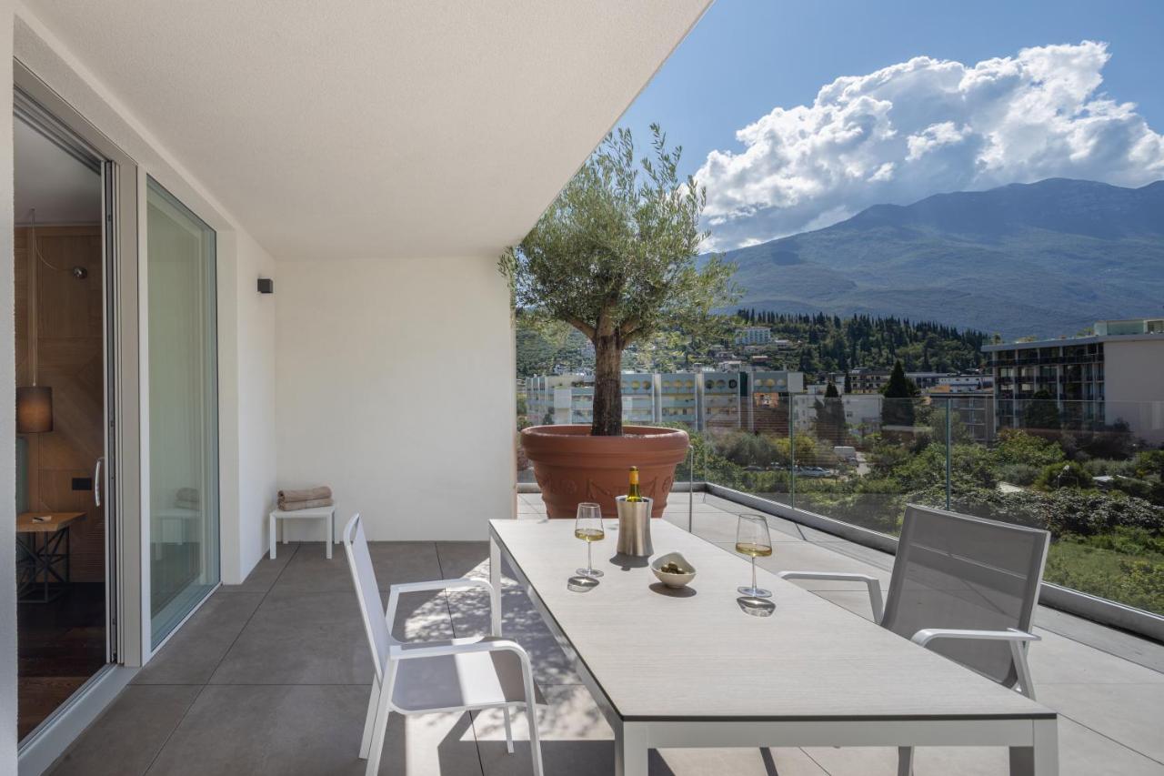 Aris Apartments & Sky Pool - Tonelli Hotels - Adult Friendly Riva del Garda Esterno foto
