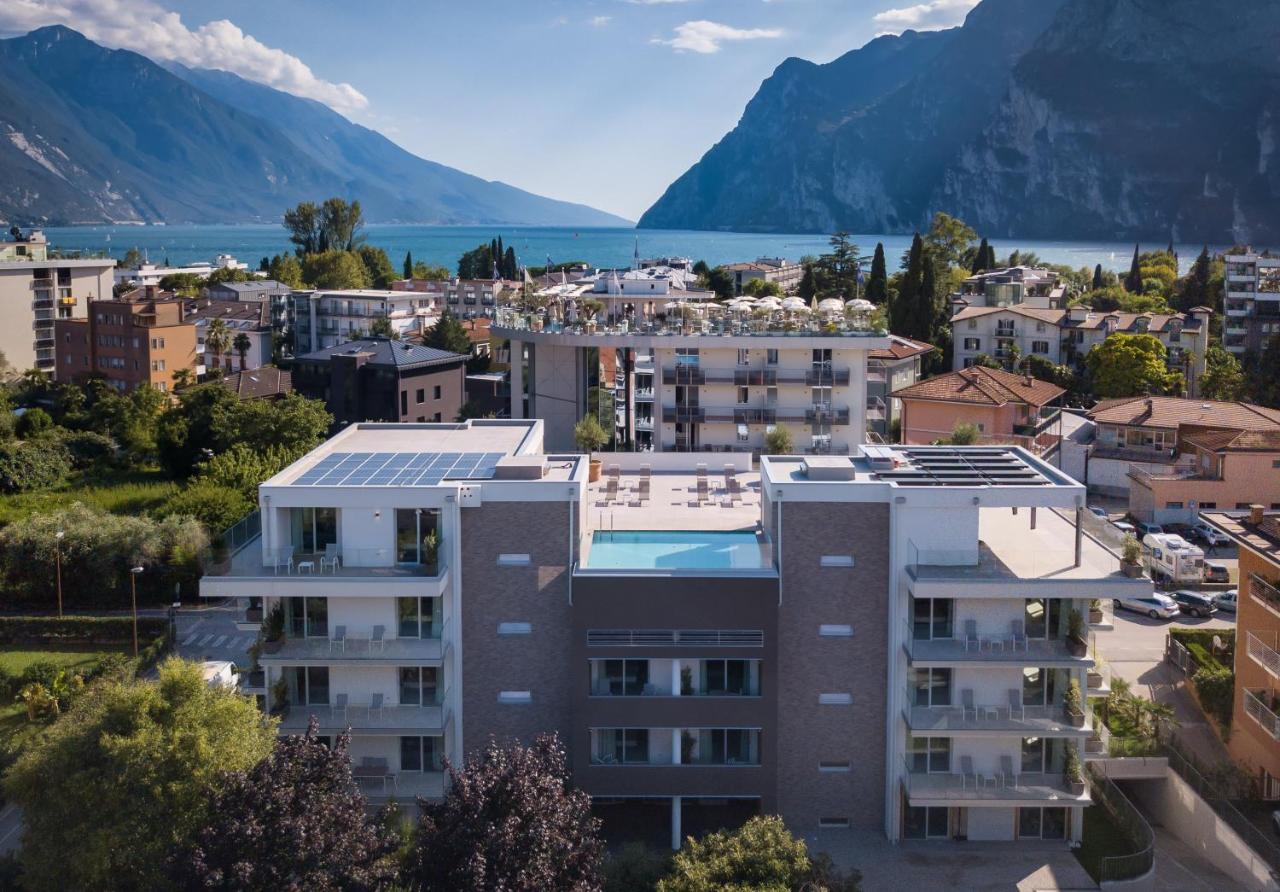 Aris Apartments & Sky Pool - Tonelli Hotels - Adult Friendly Riva del Garda Esterno foto