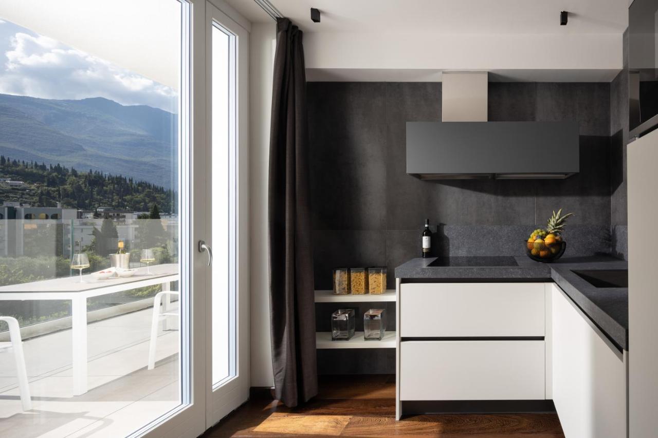 Aris Apartments & Sky Pool - Tonelli Hotels - Adult Friendly Riva del Garda Esterno foto