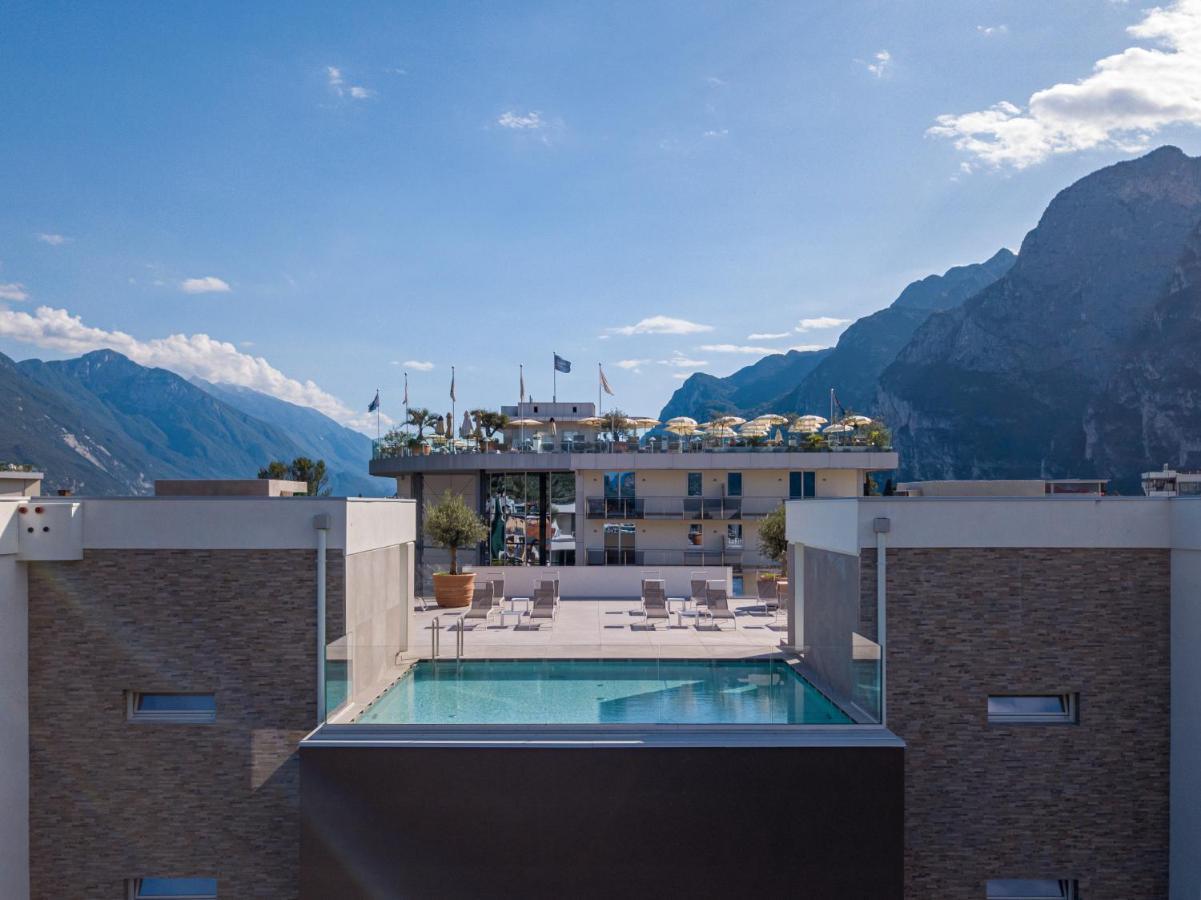 Aris Apartments & Sky Pool - Tonelli Hotels - Adult Friendly Riva del Garda Esterno foto