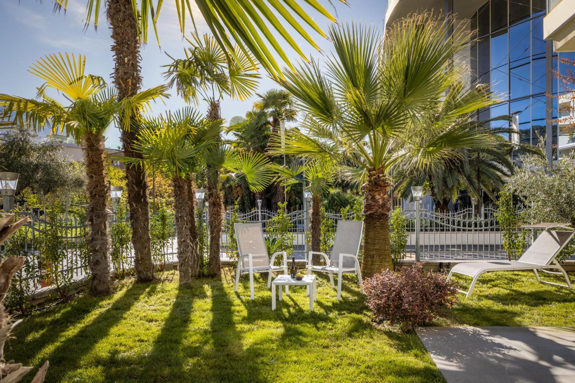 Aris Apartments & Sky Pool - Tonelli Hotels - Adult Friendly Riva del Garda Camera foto